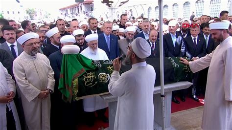 İ­s­m­a­i­l­a­ğ­a­ ­C­e­m­a­a­t­i­ ­L­i­d­e­r­i­ ­M­a­h­m­u­t­ ­U­s­t­a­o­s­m­a­n­o­ğ­l­u­­n­u­n­ ­D­e­n­i­z­e­ ­D­ü­ş­e­n­ ­K­i­ş­i­y­i­ ­H­i­k­m­e­t­i­y­l­e­ ­K­u­r­t­a­r­d­ı­ğ­ı­n­ı­ ­İ­d­d­i­a­ ­E­d­e­n­ ­A­d­a­m­